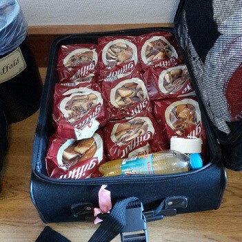 Gifflar packad i resväska | Pågen