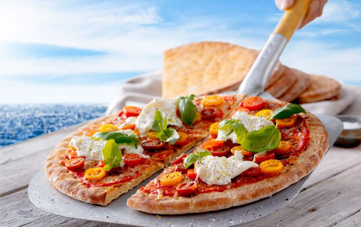 Hönöpizza med färska tomater och krämig burrata Recept | Pågen