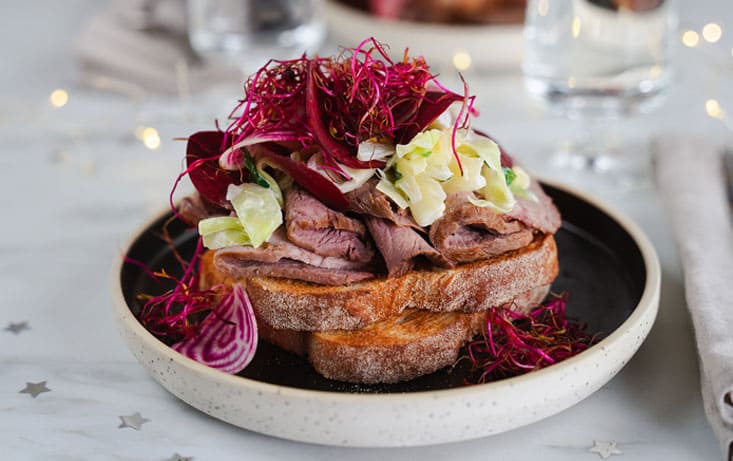 Levain macka med kalvstek och spetskål - Recept | Pågen