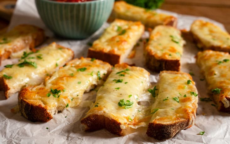 Ostiga vitlöksbröd på Levain - Recept | Pågen