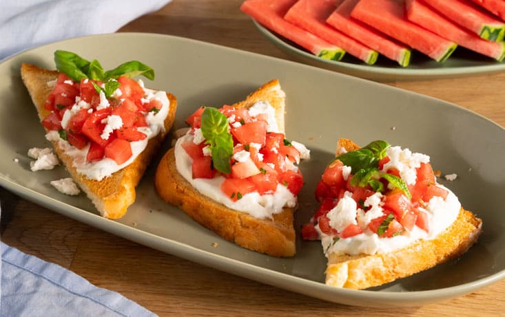Somriga snittar med JätteFranska & vattenmelonbruschetta - Recept | Pågen