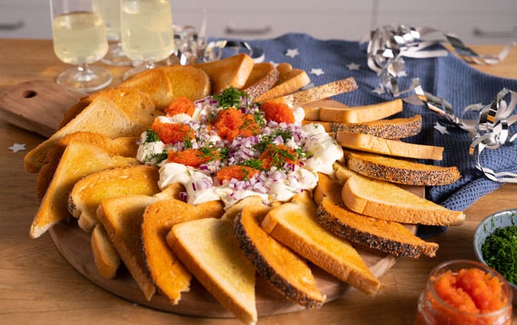 Toastbricka-med-löjromsdipp - Recept | Pågen