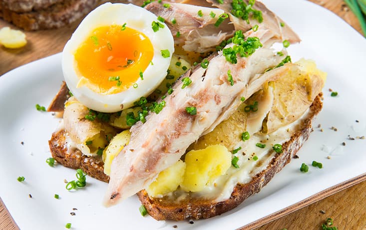 Fullkornsmacka med Rökt Makrill på Rågbröd - Recept | Pågen