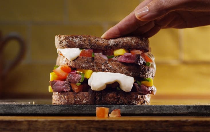 Karneval mackan med ryggbiff och smaktoner av sött salt hetta syra | Pågen