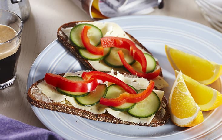 Klassisk Ostmacka med Pågen Lingongrova - Recept | Pågen