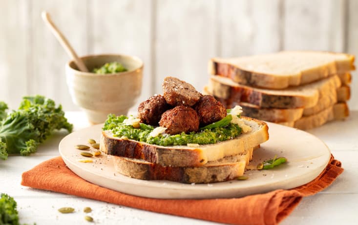 Köttbullsmacka med grönkålspesto | Pågen.jpg