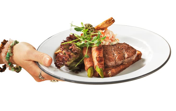 Oxfilémacka med baconlindad sparris & räkröra- Recept | Pågen