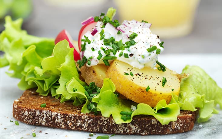 Smörrebröd med gräslökscrème - Surdegsgoda - Recept | Pågen