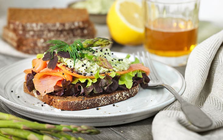 Smörrebröd med Lax & Sparris - Surdegsgoda - Recept | Pågen