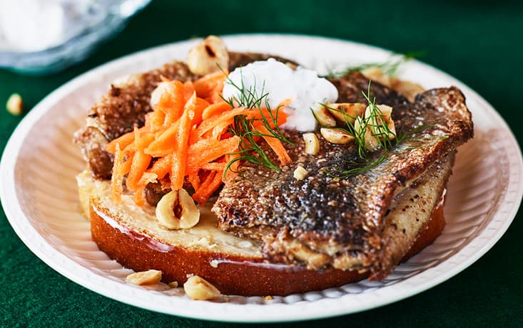 Strömmingsmacka med dillyoghurt & picklad morot - Recept | Pågen