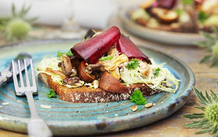 Svampsmörgås med västerbottenost & rödbetor - Recept | Pågen